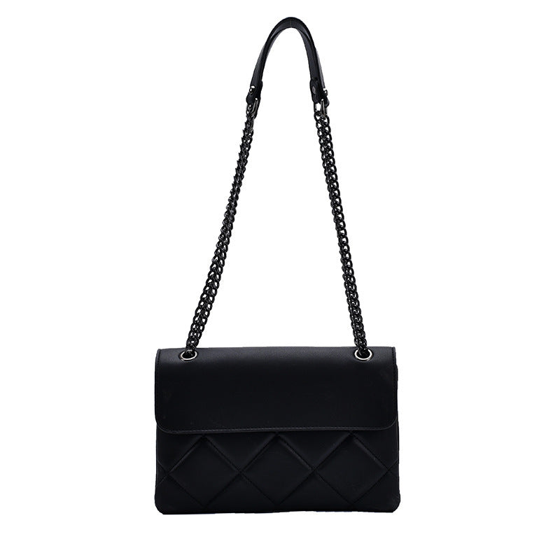 Sac à main noir matelassé avec chaînes métalliques